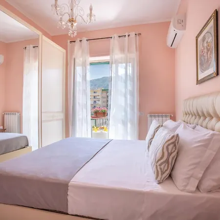 Apartment Sorrentovibes - In With Balcony And View Sorrent